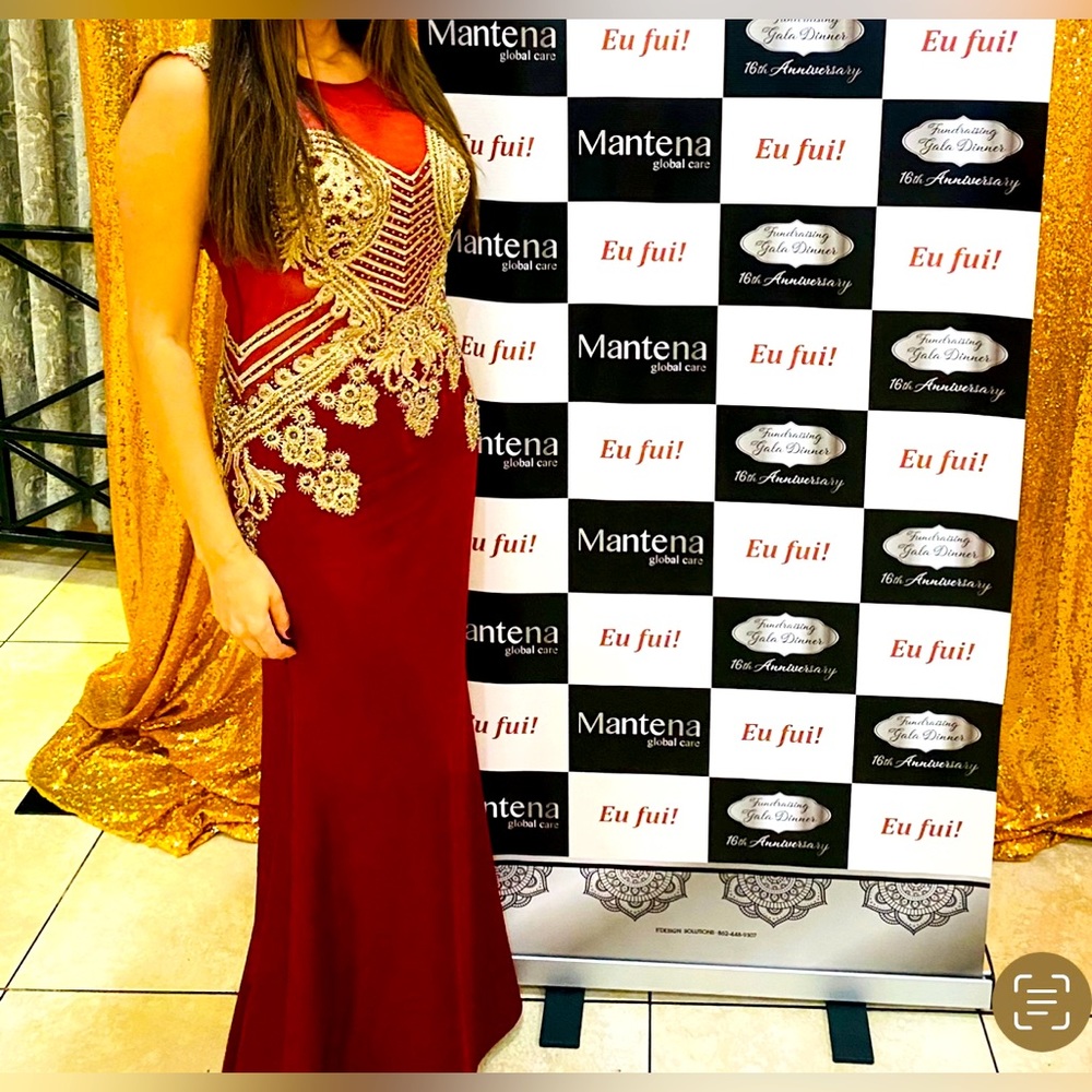 Royal queen dress color burgundy size 10 just use one time very beautiful